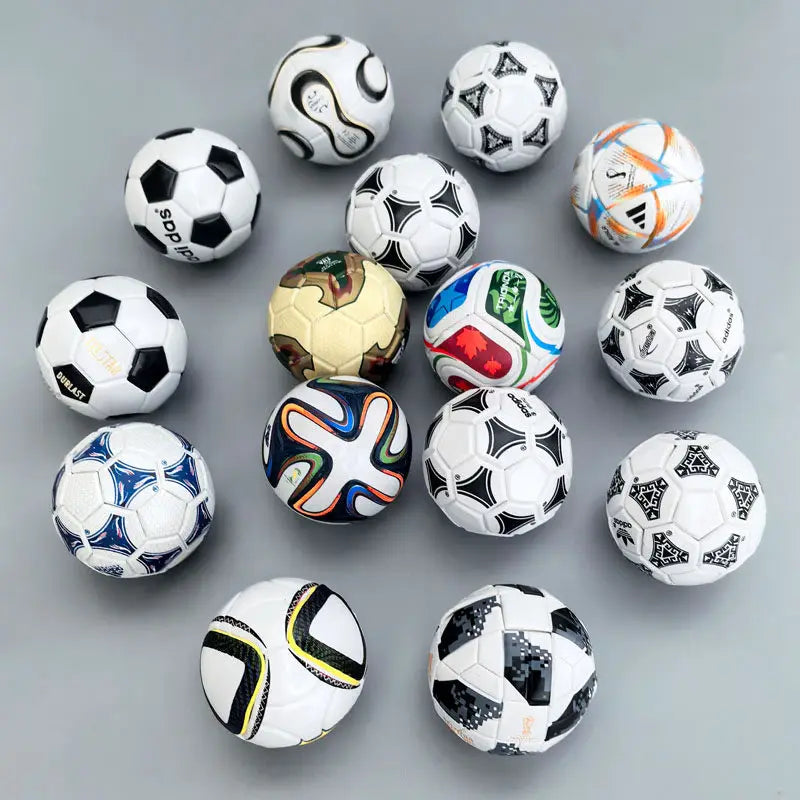 Coffret 15 Mini Ballons de Football ⚽ - Coupe du Monde FIFA 2026 | Boîte Prestige | Cadeau Collector
