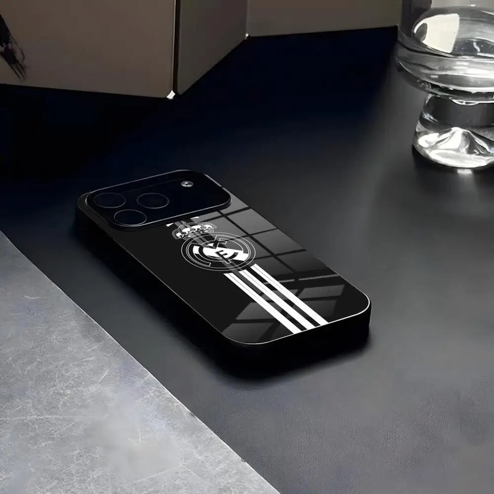 Madrid Glass Elite 🔥📱⚽ | Coque Verre Premium Fan Real Madrid – iPhone 13→17 & Samsung S24/S25