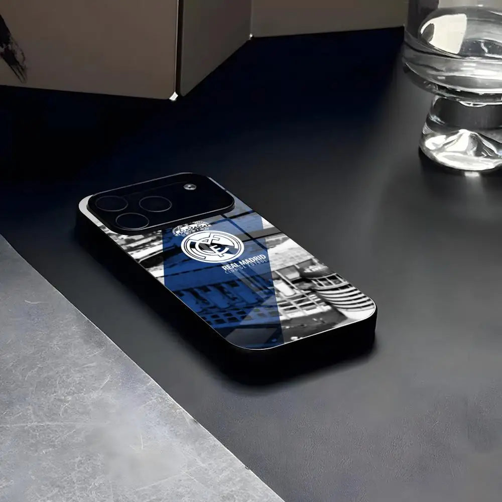 Madrid Glass Elite 🔥📱⚽ | Coque Verre Premium Fan Real Madrid – iPhone 13→17 & Samsung S24/S25