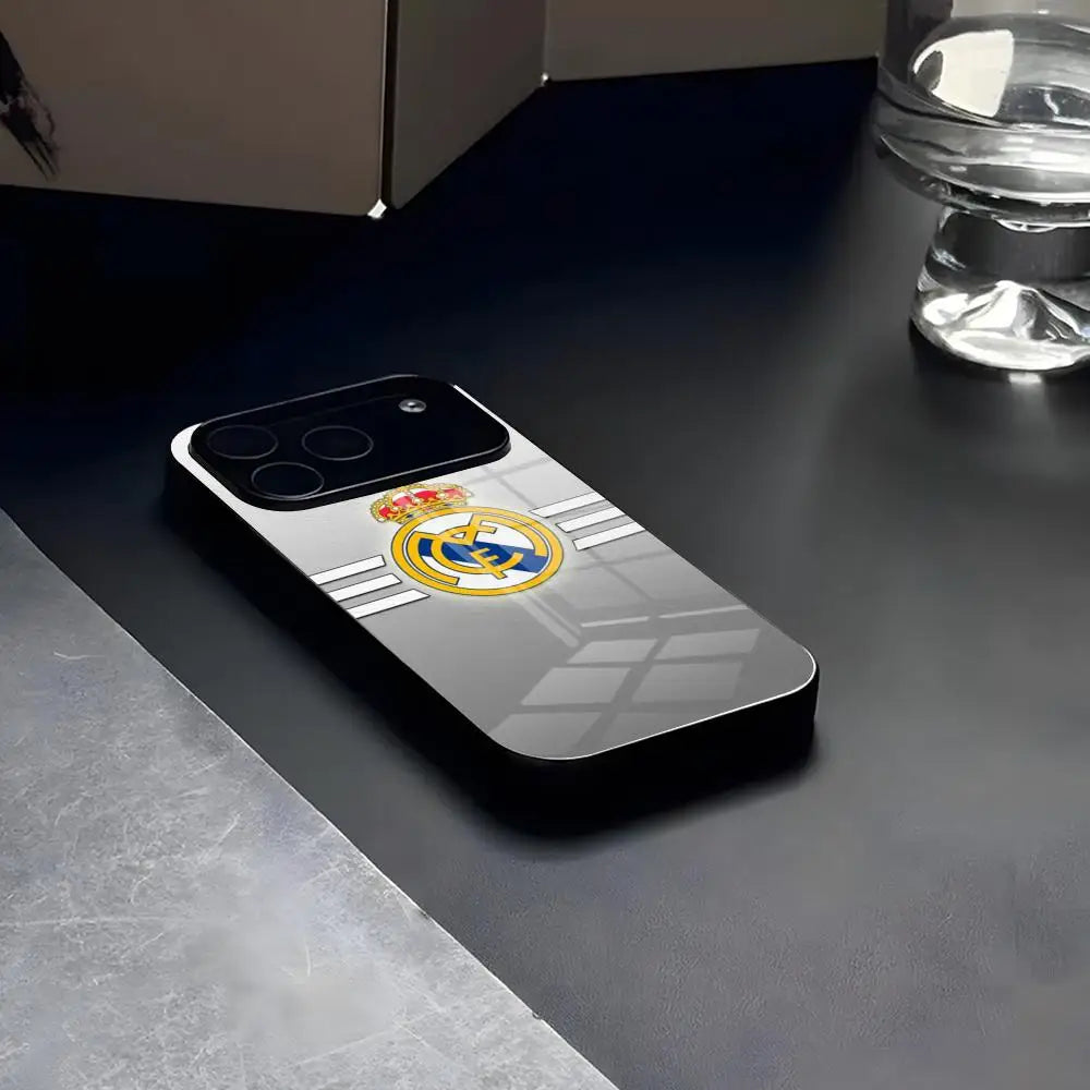 Madrid Glass Elite 🔥📱⚽ | Coque Verre Premium Fan Real Madrid – iPhone 13→17 & Samsung S24/S25